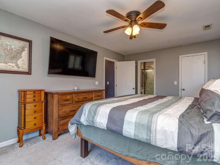 8723 Crestview Drive, Waxhaw, NC 28173.  MLS# CAR4376325, YatesRealty ID 20609. 