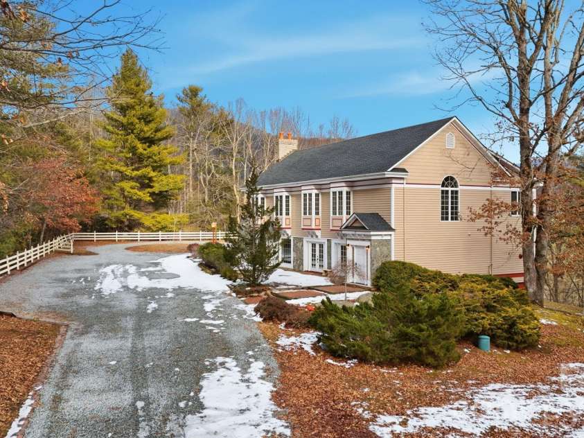1644 Broadstone Road, Banner Elk, NC 28604.  MLS# CAR4349830, YatesRealty ID 2061. 