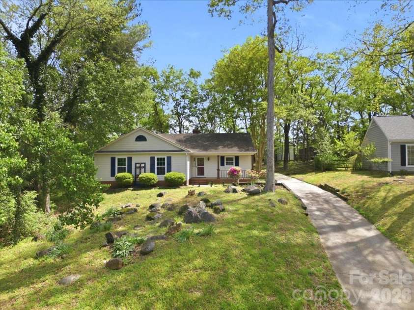 2516 Turnberry Lane, Charlotte, NC 28210.  MLS# CAR4366425, YatesRealty ID 20610. 