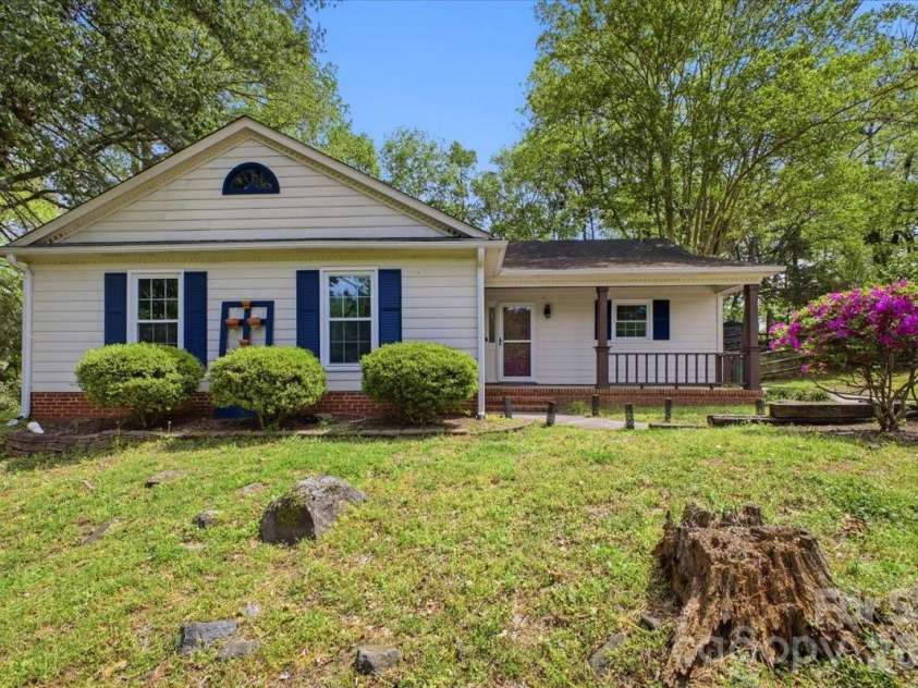 2516 Turnberry Lane, Charlotte, NC 28210.  MLS# CAR4366425, YatesRealty ID 20610. 