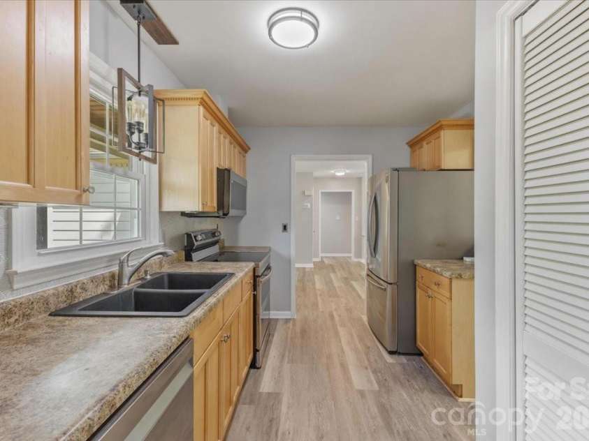 2516 Turnberry Lane, Charlotte, NC 28210.  MLS# CAR4366425, YatesRealty ID 20610. 