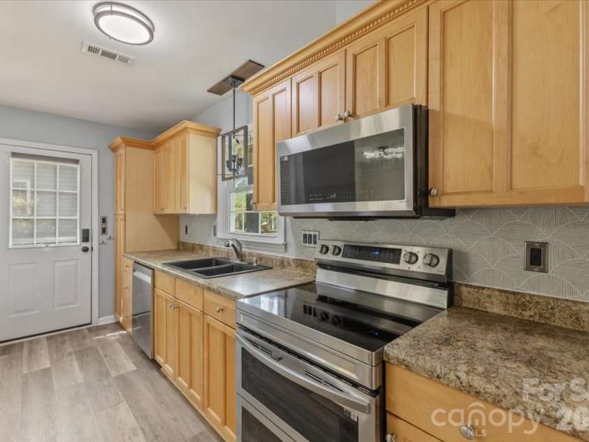 2516 Turnberry Lane, Charlotte, NC 28210.  MLS# CAR4366425, YatesRealty ID 20610. 