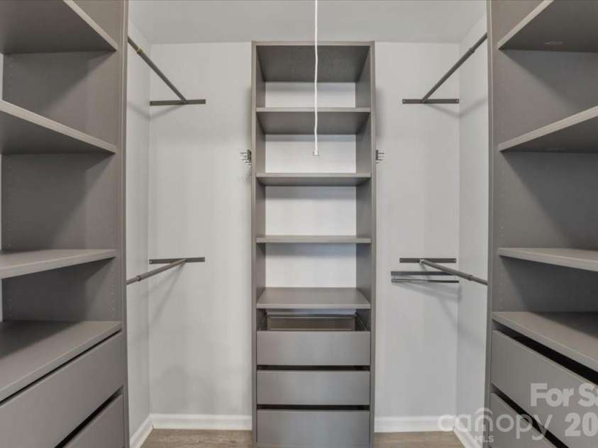 2516 Turnberry Lane, Charlotte, NC 28210.  MLS# CAR4366425, YatesRealty ID 20610. 