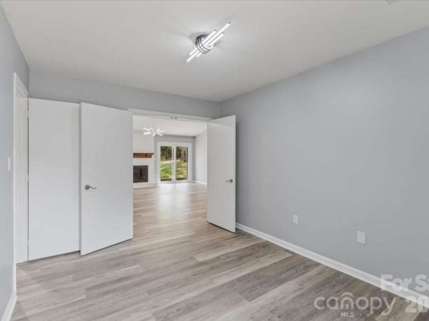 2516 Turnberry Lane, Charlotte, NC 28210.  MLS# CAR4366425, YatesRealty ID 20610. 