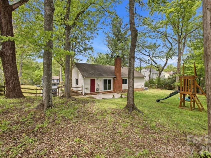 2516 Turnberry Lane, Charlotte, NC 28210.  MLS# CAR4366425, YatesRealty ID 20610. 