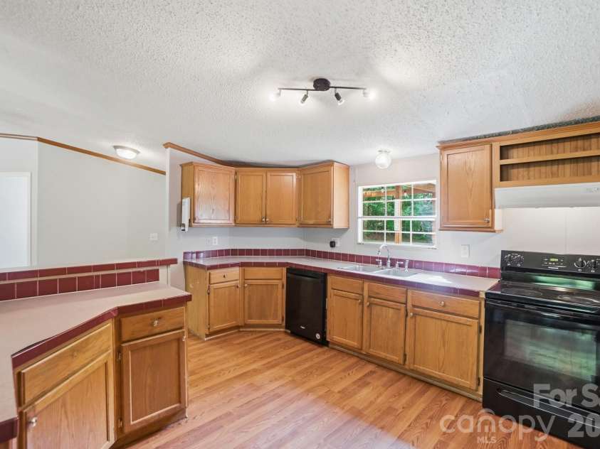 4965 Mundy Lane, Denver, NC 28037.  MLS# CAR4378943, YatesRealty ID 20611. 