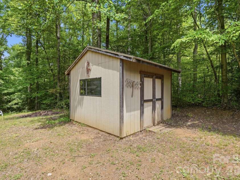 4965 Mundy Lane, Denver, NC 28037.  MLS# CAR4378943, YatesRealty ID 20611. 