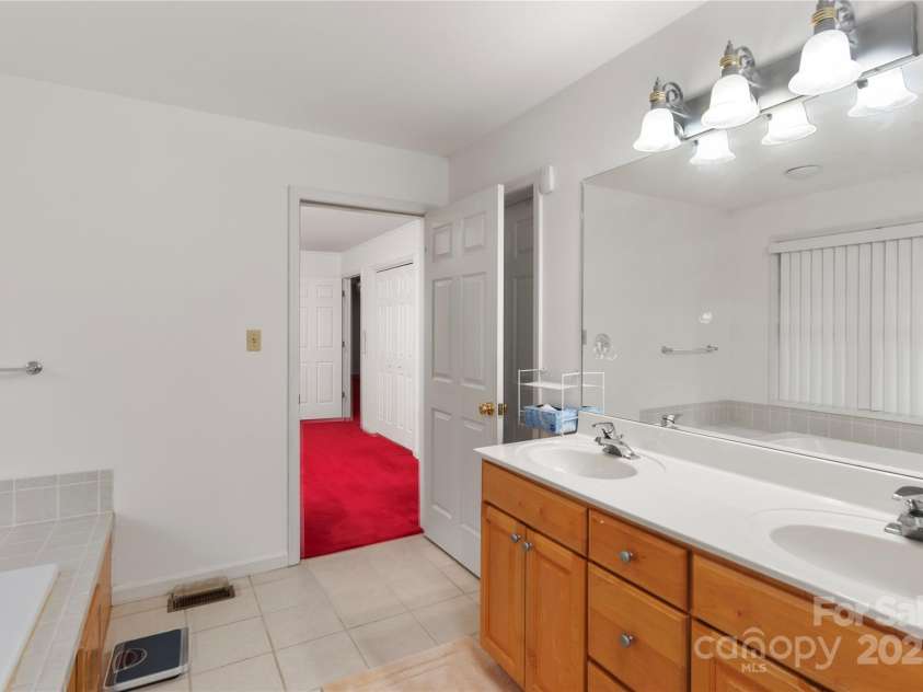 98 Choga Ridge, Whittier, NC 28789.  MLS# CAR4270600, YatesRealty ID 20612. 