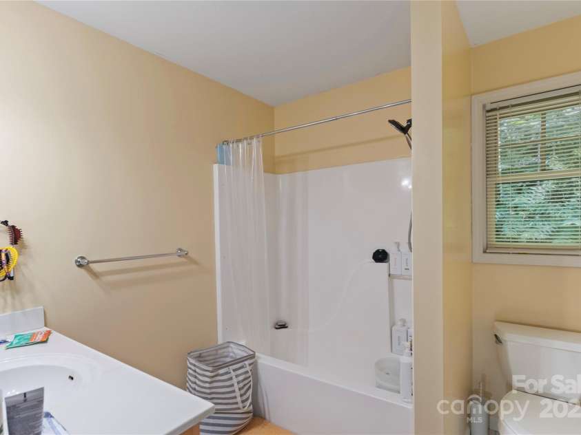 98 Choga Ridge, Whittier, NC 28789.  MLS# CAR4270600, YatesRealty ID 20612. 