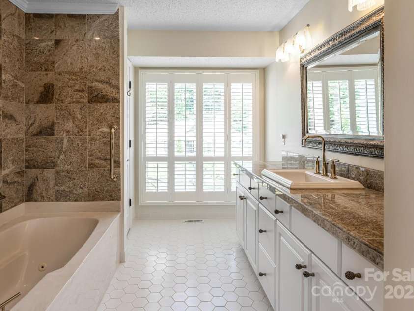 112 Broadmoor Drive, Flat Rock, NC 28731.  MLS# CAR4272453, YatesRealty ID 20614. 