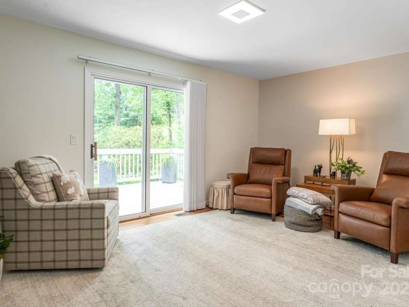 112 Broadmoor Drive, Flat Rock, NC 28731.  MLS# CAR4272453, YatesRealty ID 20614. 