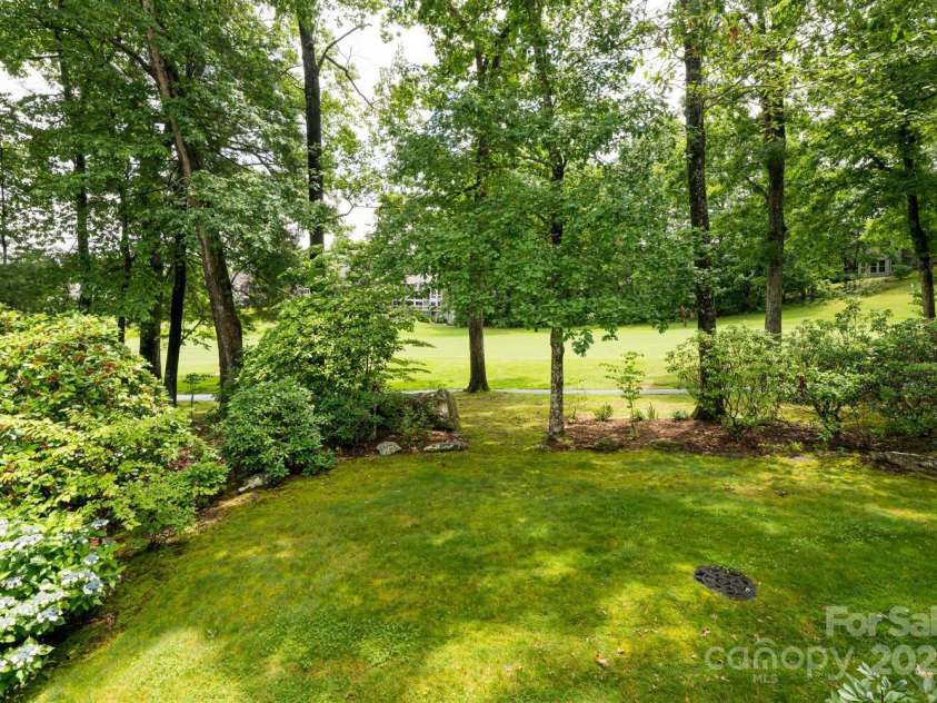 112 Broadmoor Drive, Flat Rock, NC 28731.  MLS# CAR4272453, YatesRealty ID 20614. 