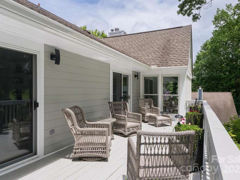 112 Broadmoor Drive, Flat Rock, NC 28731.  MLS# CAR4272453, YatesRealty ID 20614. 