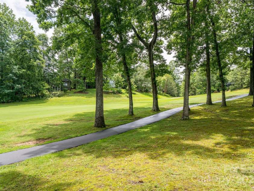 112 Broadmoor Drive, Flat Rock, NC 28731.  MLS# CAR4272453, YatesRealty ID 20614. 