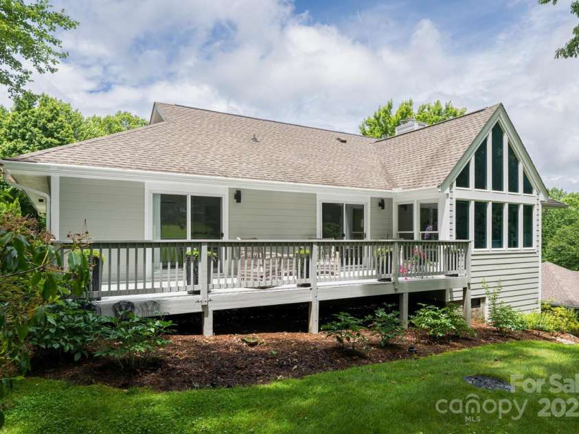 112 Broadmoor Drive, Flat Rock, NC 28731.  MLS# CAR4272453, YatesRealty ID 20614. 