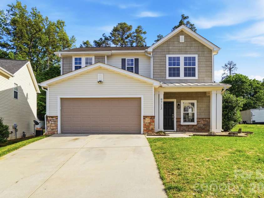 9713 Falling Stream Drive, Charlotte, NC 28214.  MLS# CAR4367748, YatesRealty ID 20617. 