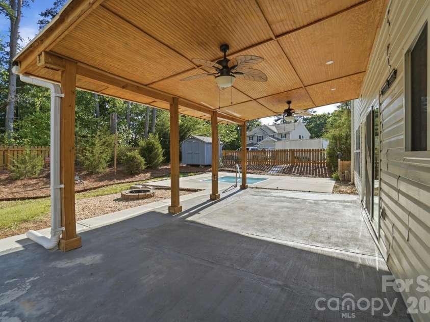 9713 Falling Stream Drive, Charlotte, NC 28214.  MLS# CAR4367748, YatesRealty ID 20617. 