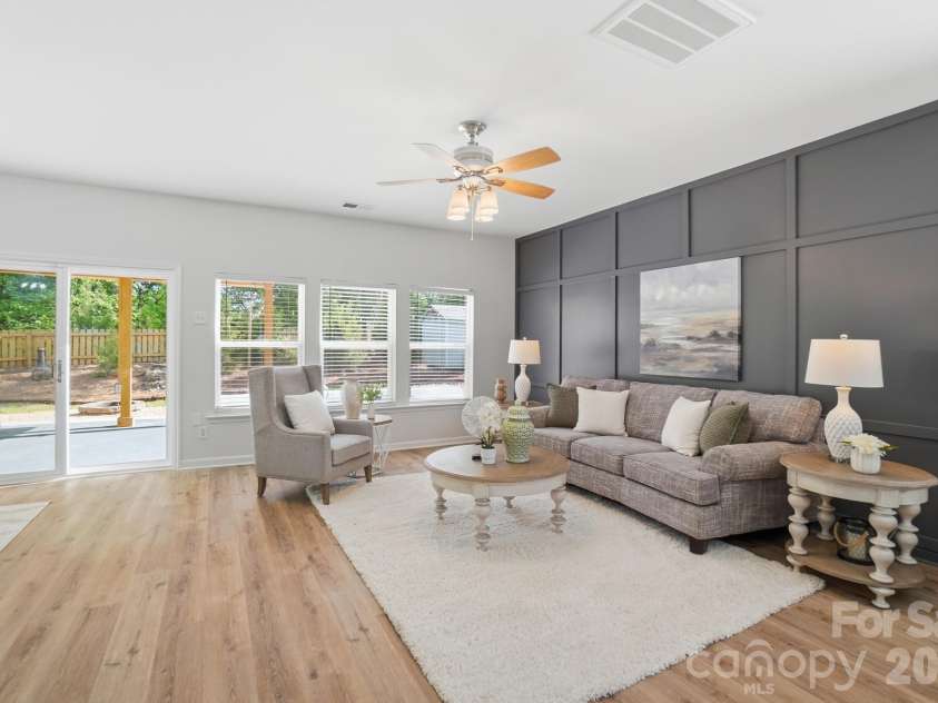 9713 Falling Stream Drive, Charlotte, NC 28214.  MLS# CAR4367748, YatesRealty ID 20617. 