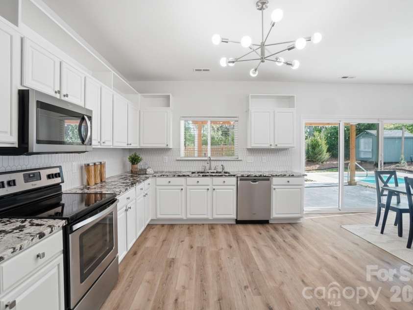 9713 Falling Stream Drive, Charlotte, NC 28214.  MLS# CAR4367748, YatesRealty ID 20617. 