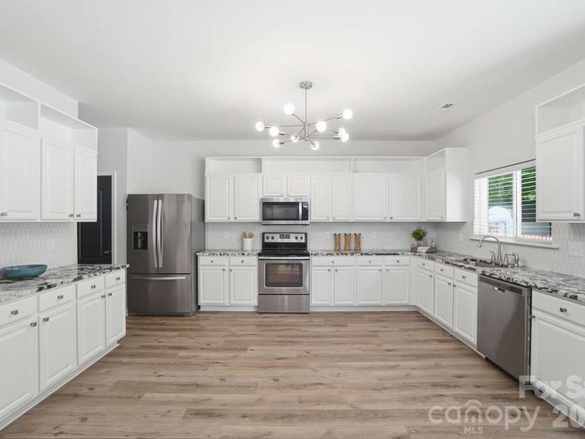 9713 Falling Stream Drive, Charlotte, NC 28214.  MLS# CAR4367748, YatesRealty ID 20617. 