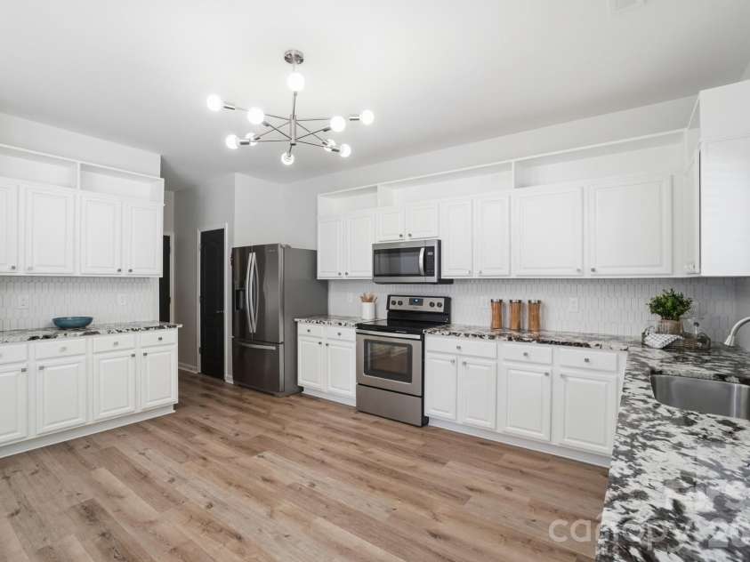 9713 Falling Stream Drive, Charlotte, NC 28214.  MLS# CAR4367748, YatesRealty ID 20617. 