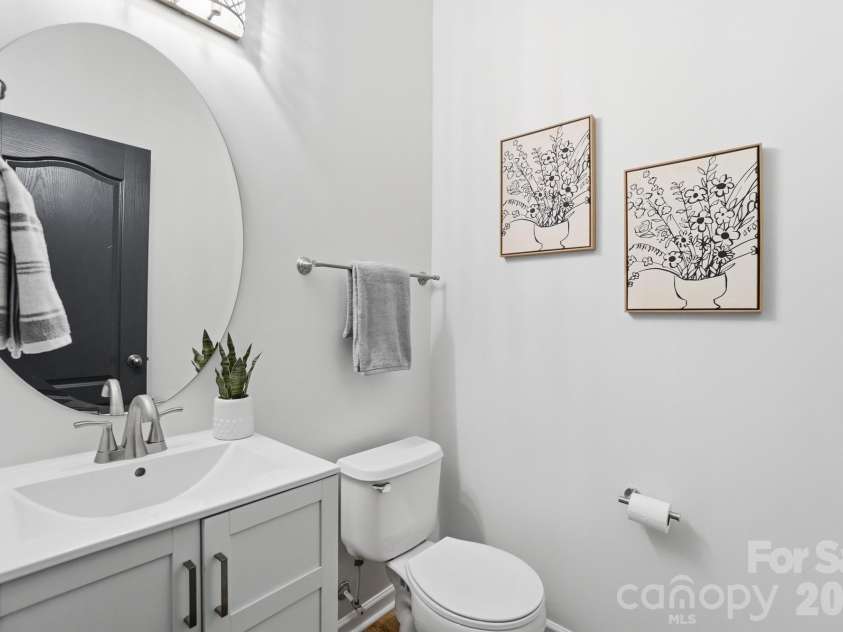 9713 Falling Stream Drive, Charlotte, NC 28214.  MLS# CAR4367748, YatesRealty ID 20617. 