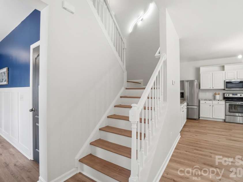 9713 Falling Stream Drive, Charlotte, NC 28214.  MLS# CAR4367748, YatesRealty ID 20617. 