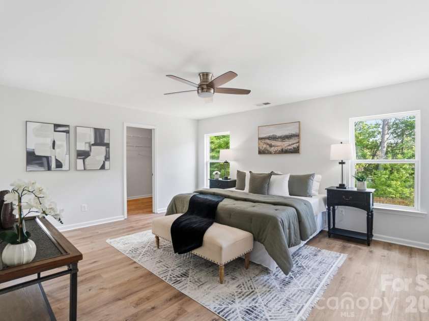 9713 Falling Stream Drive, Charlotte, NC 28214.  MLS# CAR4367748, YatesRealty ID 20617. 