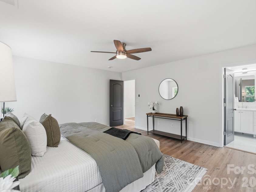 9713 Falling Stream Drive, Charlotte, NC 28214.  MLS# CAR4367748, YatesRealty ID 20617. 