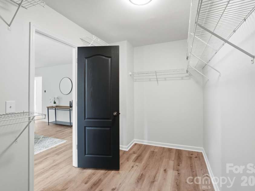 9713 Falling Stream Drive, Charlotte, NC 28214.  MLS# CAR4367748, YatesRealty ID 20617. 