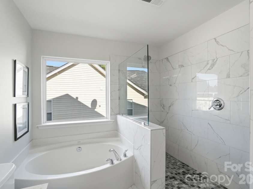 9713 Falling Stream Drive, Charlotte, NC 28214.  MLS# CAR4367748, YatesRealty ID 20617. 