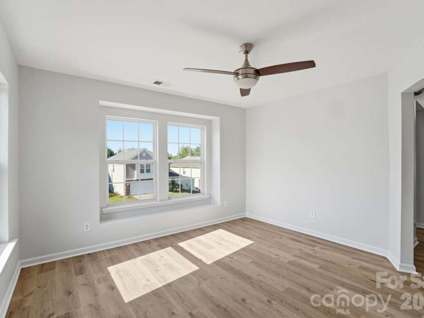 9713 Falling Stream Drive, Charlotte, NC 28214.  MLS# CAR4367748, YatesRealty ID 20617. 
