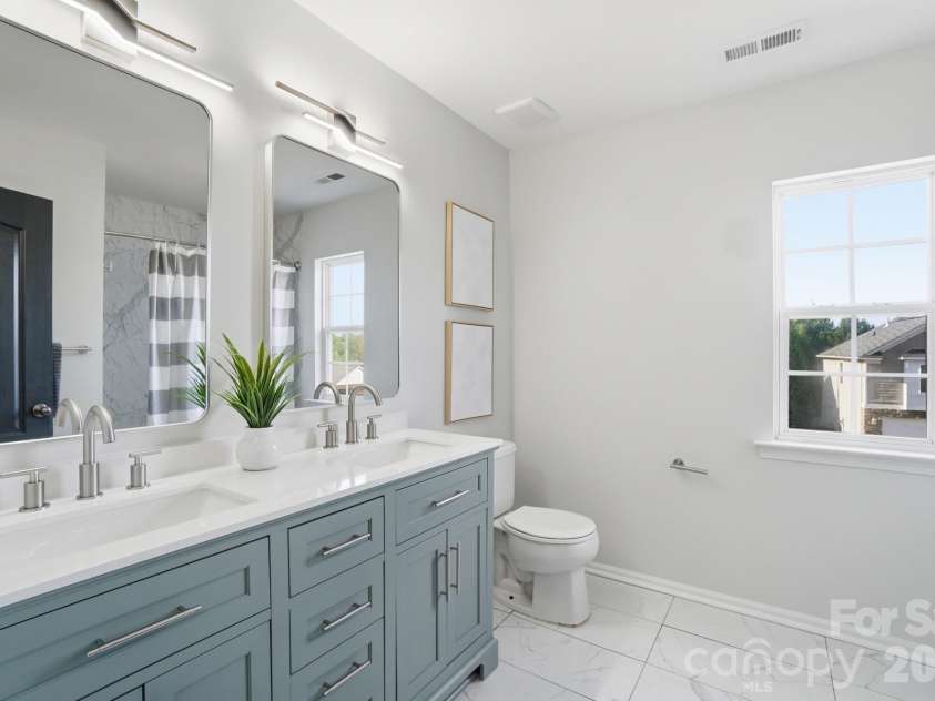 9713 Falling Stream Drive, Charlotte, NC 28214.  MLS# CAR4367748, YatesRealty ID 20617. 