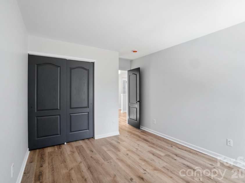 9713 Falling Stream Drive, Charlotte, NC 28214.  MLS# CAR4367748, YatesRealty ID 20617. 