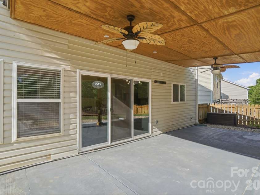 9713 Falling Stream Drive, Charlotte, NC 28214.  MLS# CAR4367748, YatesRealty ID 20617. 