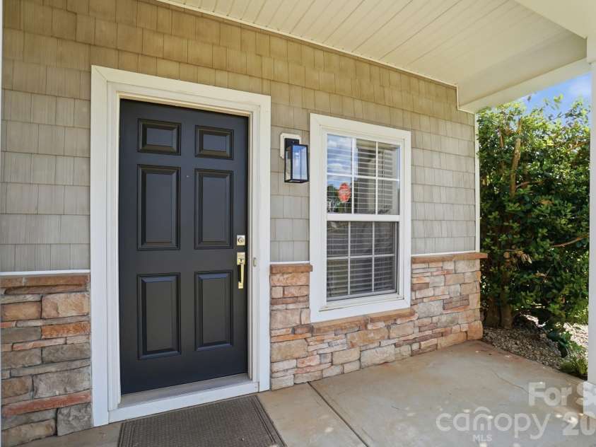 9713 Falling Stream Drive, Charlotte, NC 28214.  MLS# CAR4367748, YatesRealty ID 20617. 