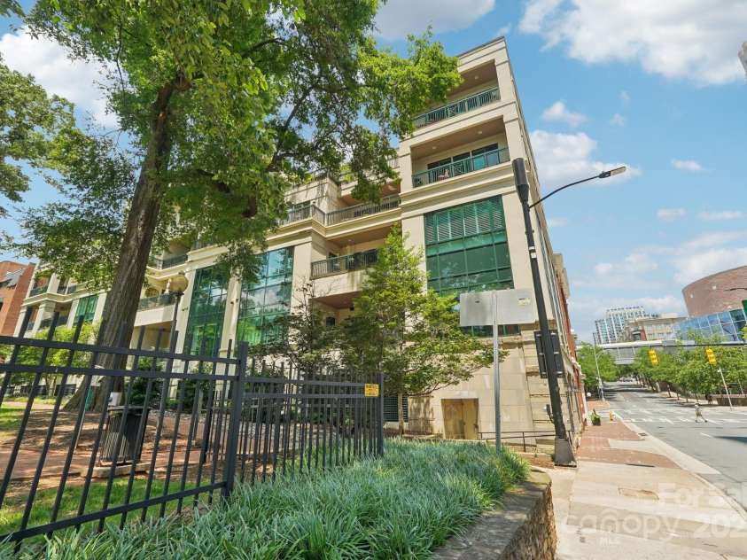 229 Church Street, Charlotte, NC 28202.  MLS# CAR4272254, YatesRealty ID 20618. 