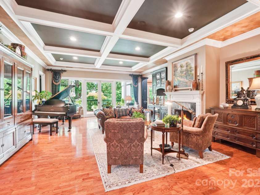 229 Church Street, Charlotte, NC 28202.  MLS# CAR4272254, YatesRealty ID 20618. 