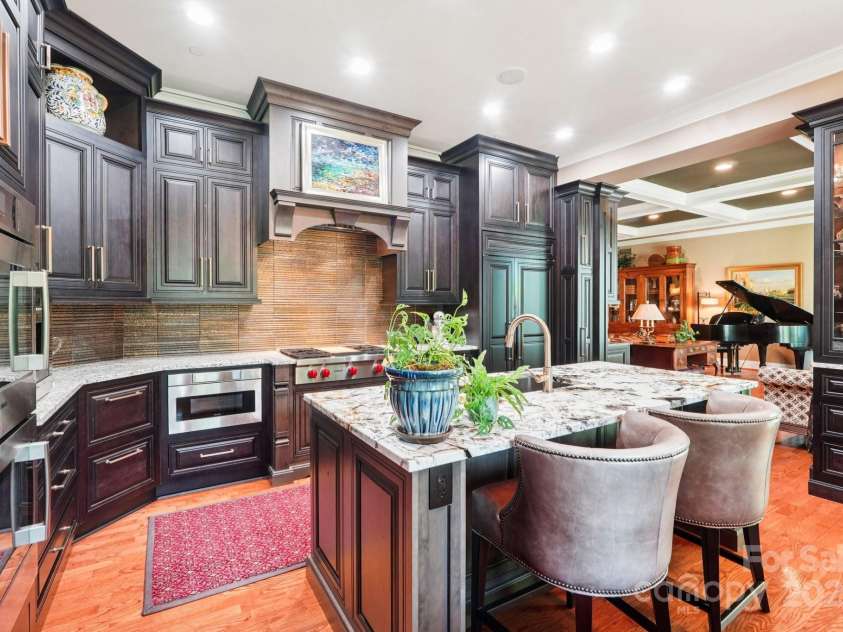 229 Church Street, Charlotte, NC 28202.  MLS# CAR4272254, YatesRealty ID 20618. 