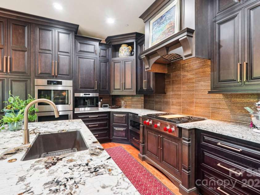 229 Church Street, Charlotte, NC 28202.  MLS# CAR4272254, YatesRealty ID 20618. 