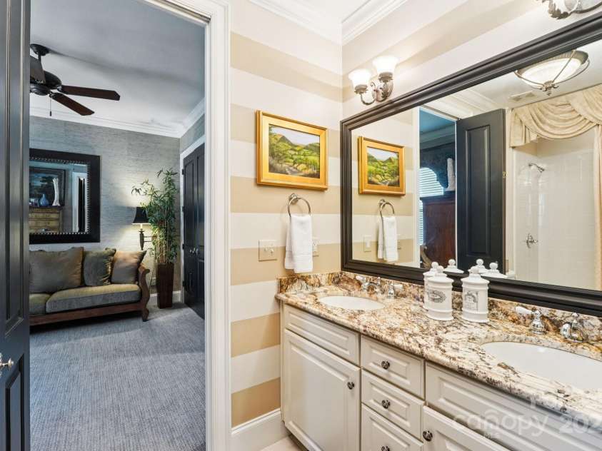 229 Church Street, Charlotte, NC 28202.  MLS# CAR4272254, YatesRealty ID 20618. 