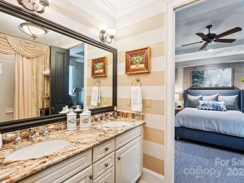 229 Church Street, Charlotte, NC 28202.  MLS# CAR4272254, YatesRealty ID 20618. 