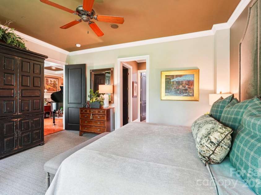 229 Church Street, Charlotte, NC 28202.  MLS# CAR4272254, YatesRealty ID 20618. 