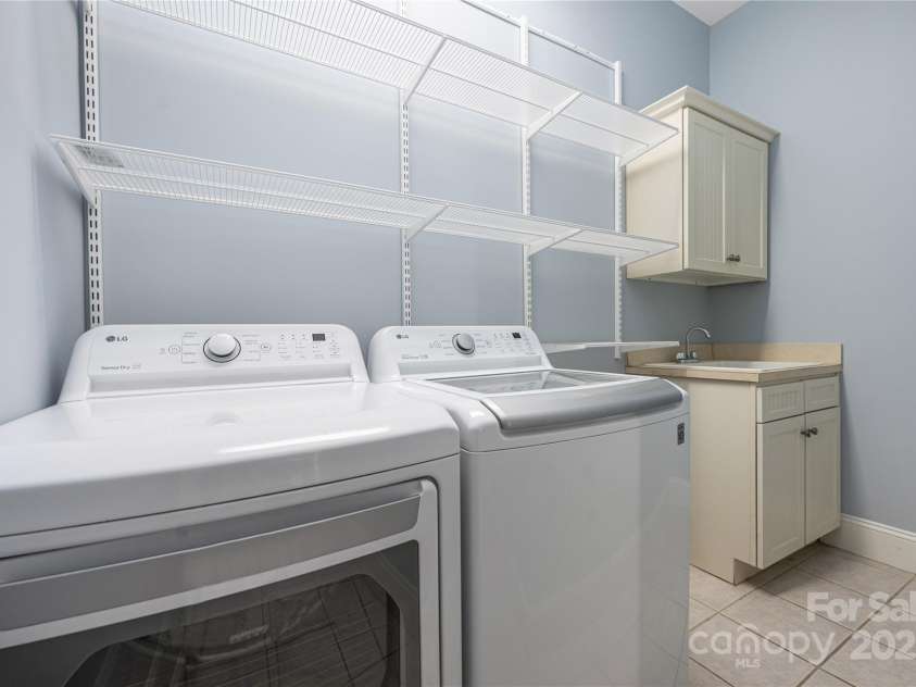 229 Church Street, Charlotte, NC 28202.  MLS# CAR4273884, YatesRealty ID 20618. 