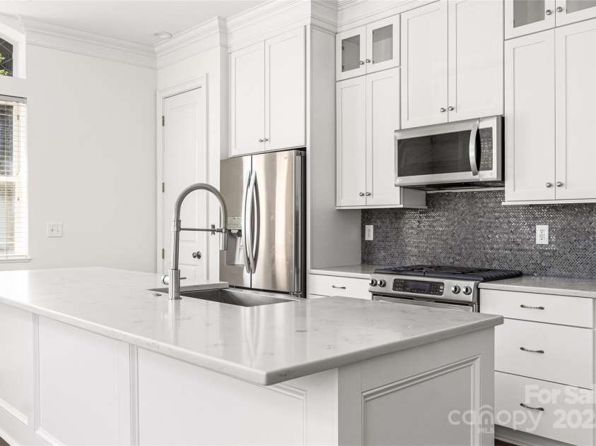 229 Church Street, Charlotte, NC 28202.  MLS# CAR4273884, YatesRealty ID 20618. 