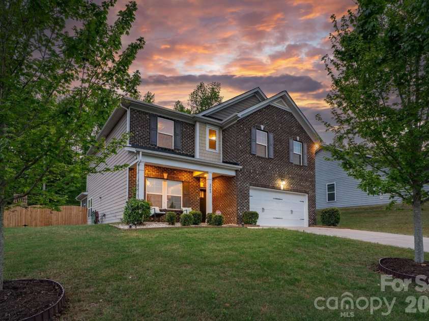 3043 Carriage Oak Way, Fort Mill, SC 29707.  MLS# CAR4374637, YatesRealty ID 20619. 