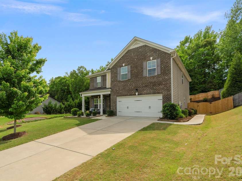 3043 Carriage Oak Way, Fort Mill, SC 29707.  MLS# CAR4374637, YatesRealty ID 20619. 