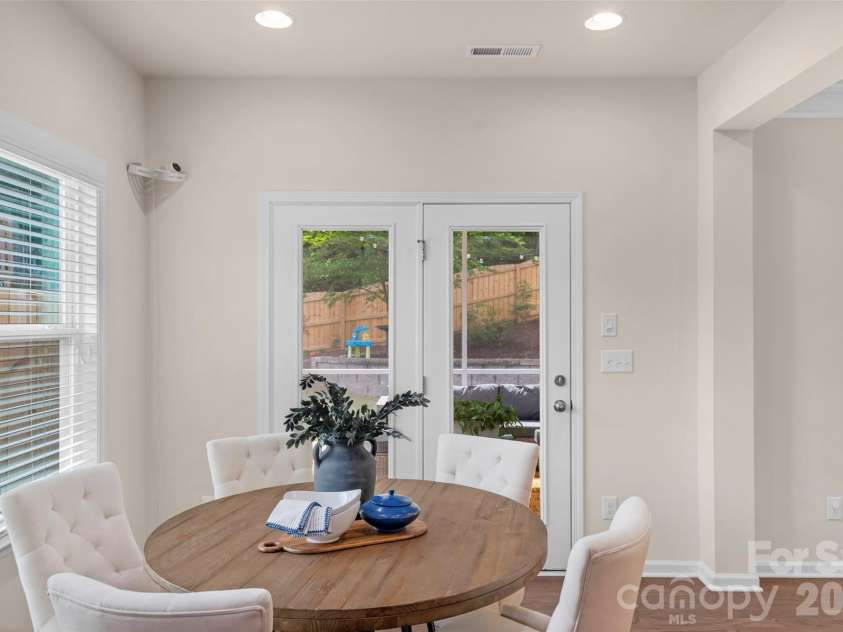3043 Carriage Oak Way, Fort Mill, SC 29707.  MLS# CAR4374637, YatesRealty ID 20619. Breakfast area
