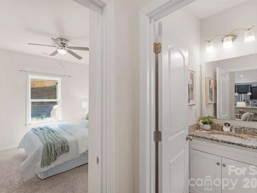 3043 Carriage Oak Way, Fort Mill, SC 29707.  MLS# CAR4374637, YatesRealty ID 20619. First floor guest suite