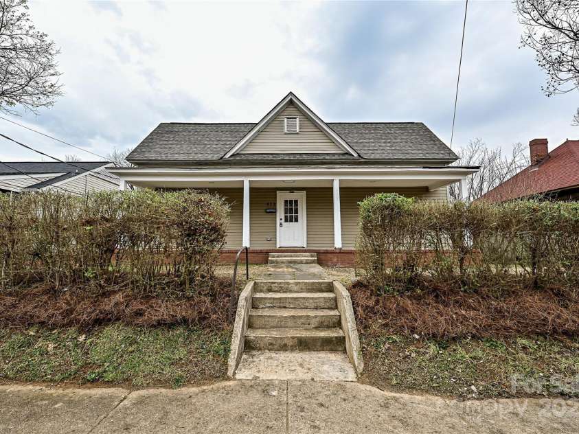 613 Liberty Street, Salisbury, NC 28144.  MLS# CAR4270761, YatesRealty ID 20619. 